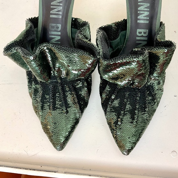 Gianni Bini Rossallio Dark Green Ruffle Sequin Mule Slip On Shoes sz 8 - Picture 3 of 15
